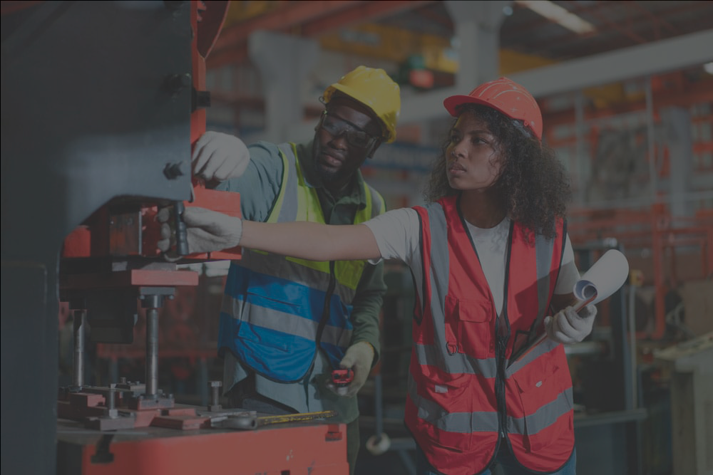 Estudantes e instalações do curso de Engenharia Mecânica